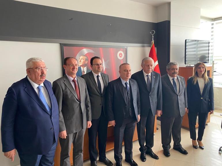 İstanbuldan seçilen 28. dönem milletvekilleri mazbatalarını almaya başladı