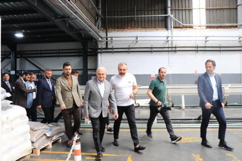 Binali Yıldırım Eyüpsultanda fabrika çalışanlarıyla biraraya geldi