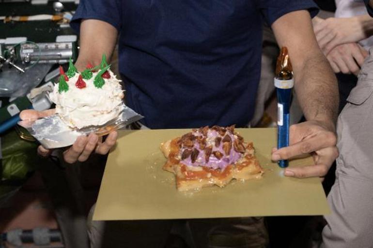 BAE’li astronot uzayda doğum günü kutladı