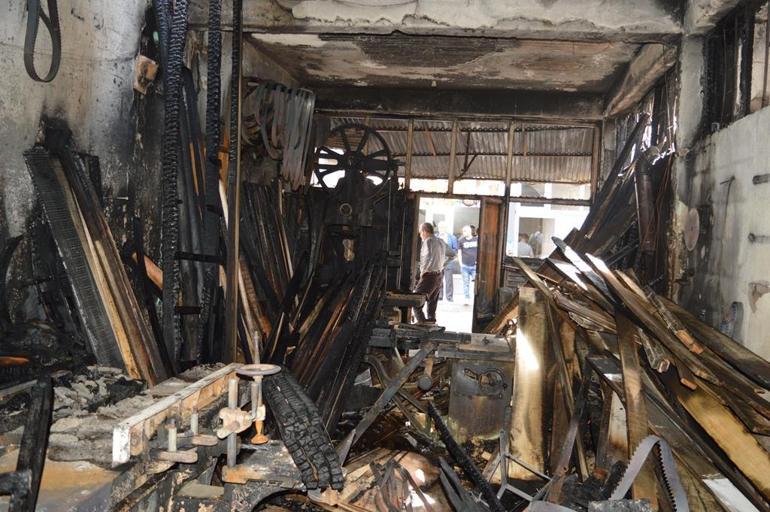 Siirtte 3 iş yeri yandı