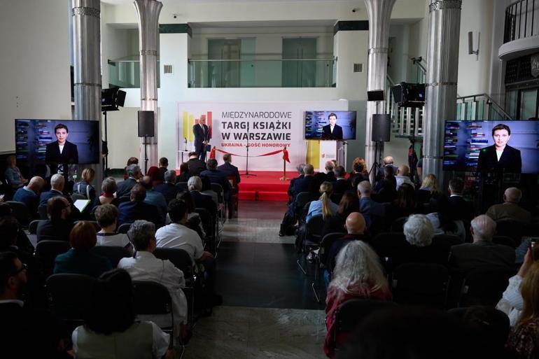 Olena Zelenska: Rusya 300 kütüphaneyi yok etti