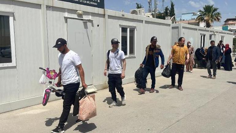 Akçakaledeki sınır kapısından günde 50 Suriyeli, ülkelerine dönüyor