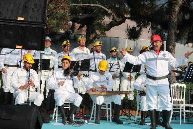 Madenci korosu konser verdi
