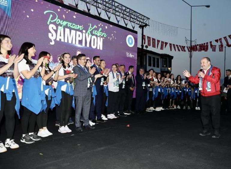 Bakan Varank, Poyrazın Kızlarının şampiyonluk kutlamalarına katıldı
