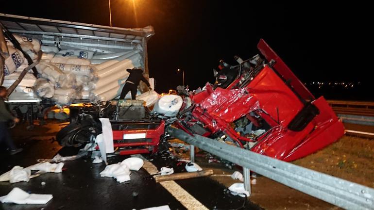 Ankarada TIRın çarptığı yolcu otobüsünün alev alev yanması kamerada: 5 yaralı