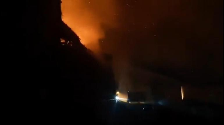 Beyoğlu’nda tadilattaki gece kulübü yandı