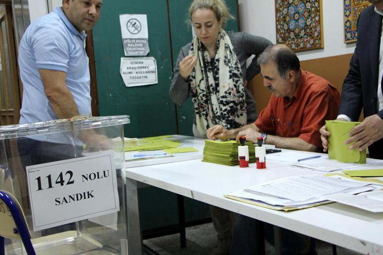 İstanbulda Cumhurbaşkanlığı seçiminin 2nci turu için oy kullanma işlemi başladı