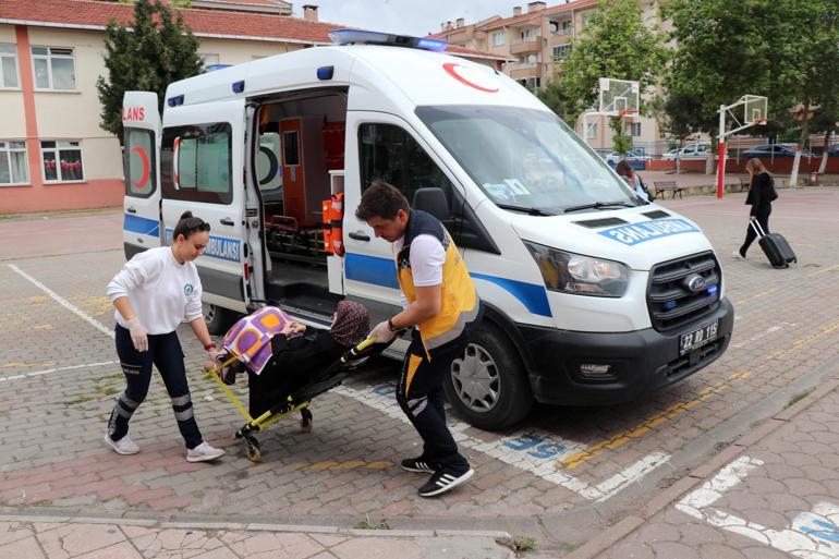 91 yaşında oy kullanmaya tekerlekli sandalye ile getirildi