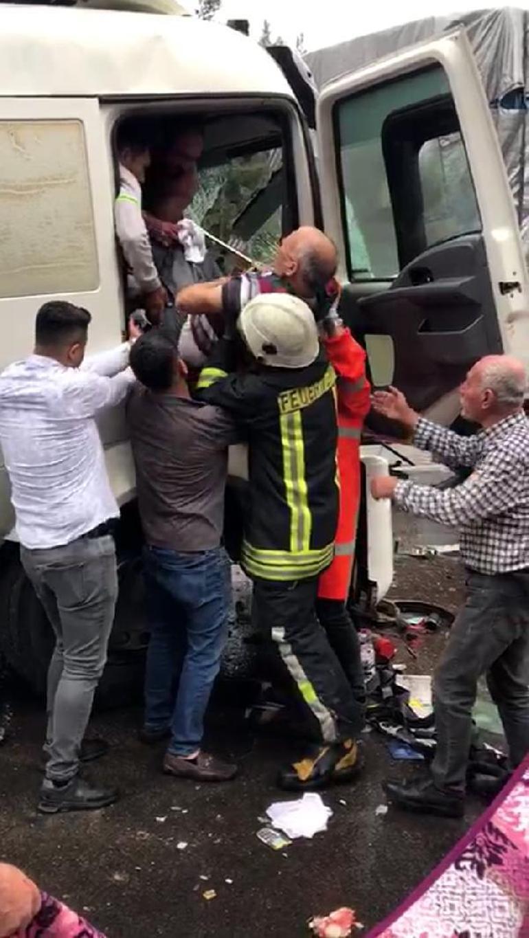 Tarsusta otoyolda kaza; 5 yaralı