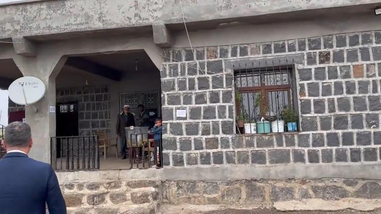 Şanlıurfa’da, oy sandığı muhtarın evine kuruldu