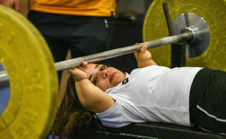 Sandığa yetişemeyince görevli devreye girdi, oyunu kullandı