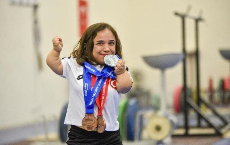 Sandığa yetişemeyince görevli devreye girdi, oyunu kullandı