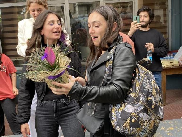 Oyuncu Merve Dizdar oyunu kullandı