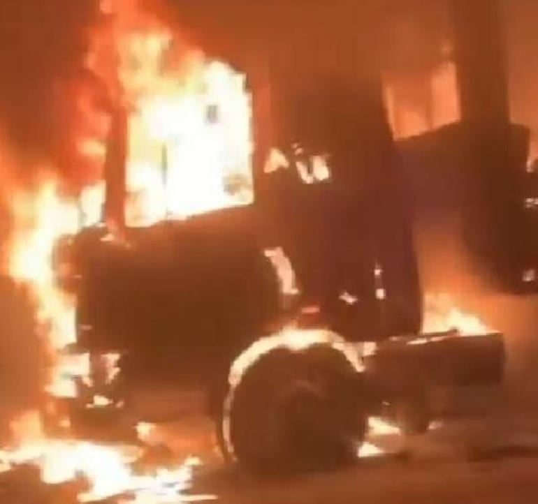 İzmirdeki Bayraklı Tünelinde TIRda yangın