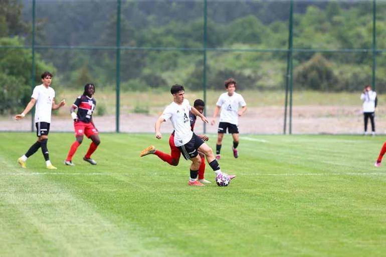 Beşiktaş altyapısı Ümraniyedeki yeni sahasına kavuştu