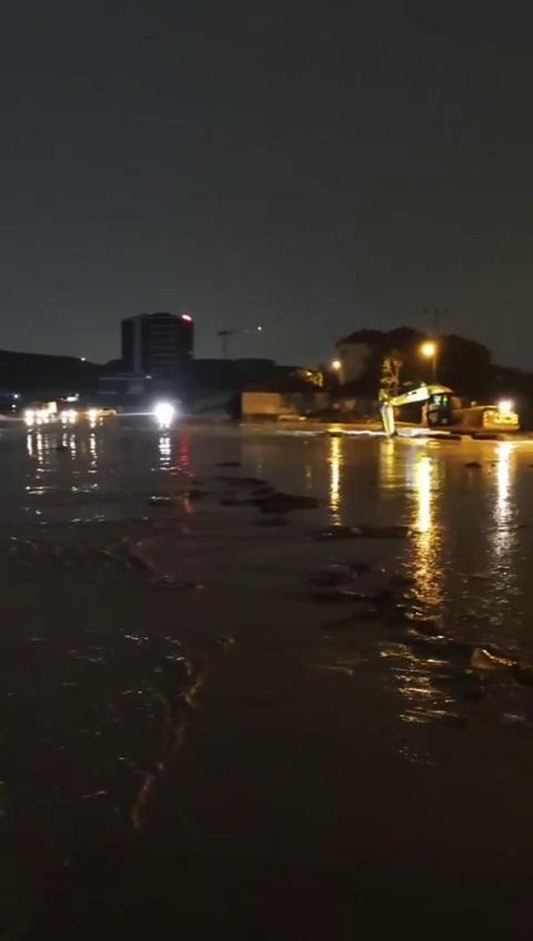 Ankarada sağanak; yollar göle döndü, ev ve iş yerlerini su bastı