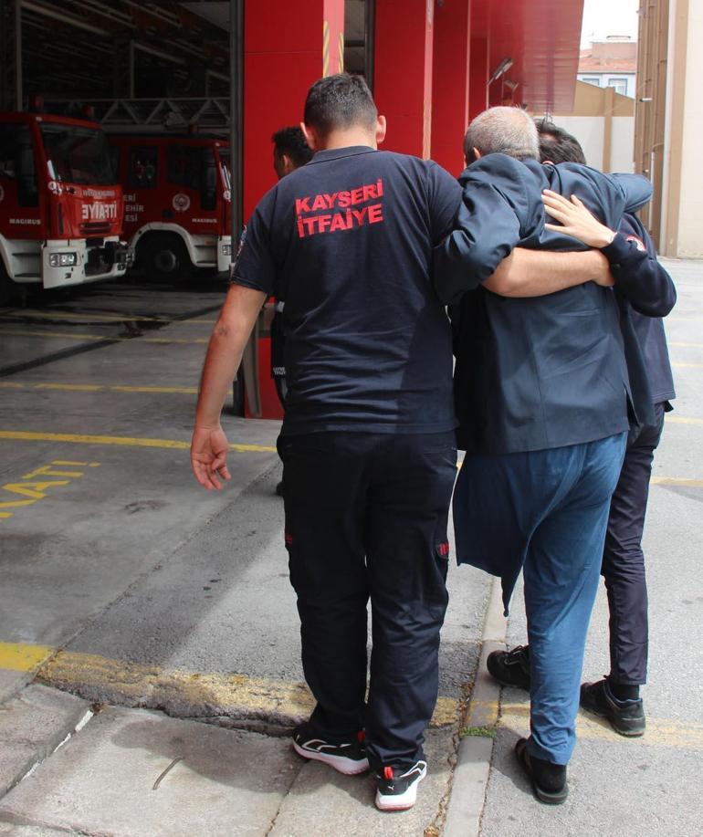 Depremde 30 saat enkaz altında kalan çift, kendilerini kurtaran itfaiyecileri ziyaret etti