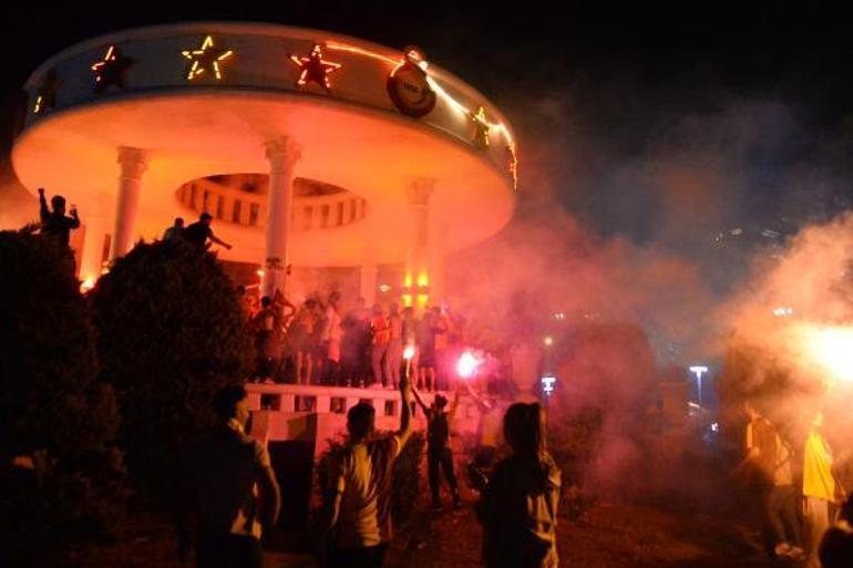 Galatasarayın şampiyonluğu tüm yurtta coşkuyla kutlandı