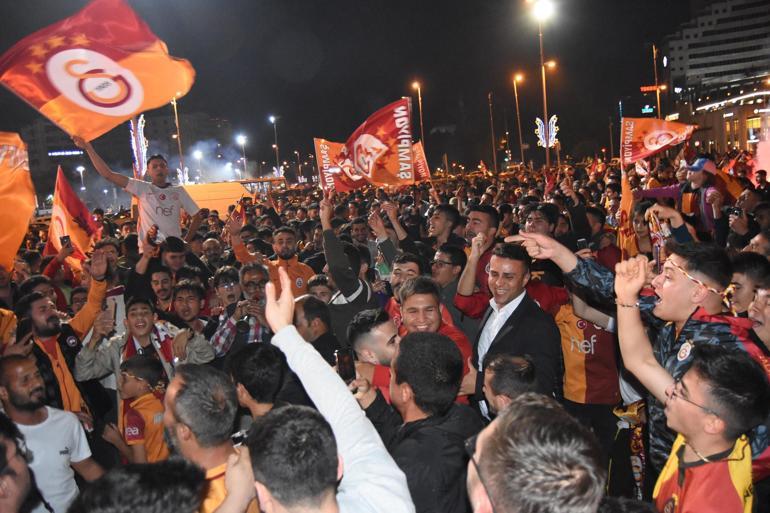 Galatasarayın şampiyonluğu tüm yurtta coşkuyla kutlandı
