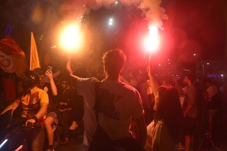 Galatasarayın şampiyonluğu tüm yurtta coşkuyla kutlandı
