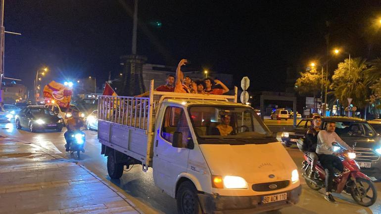 Galatasarayın şampiyonluğu tüm yurtta coşkuyla kutlandı