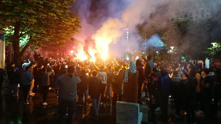 Galatasarayın şampiyonluğu tüm yurtta coşkuyla kutlandı