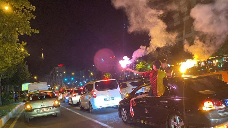 Galatasarayın şampiyonluğu tüm yurtta coşkuyla kutlandı