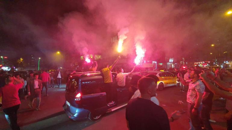 Galatasarayın şampiyonluğu tüm yurtta coşkuyla kutlandı