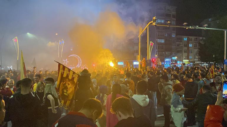 Galatasarayın şampiyonluğu tüm yurtta coşkuyla kutlandı