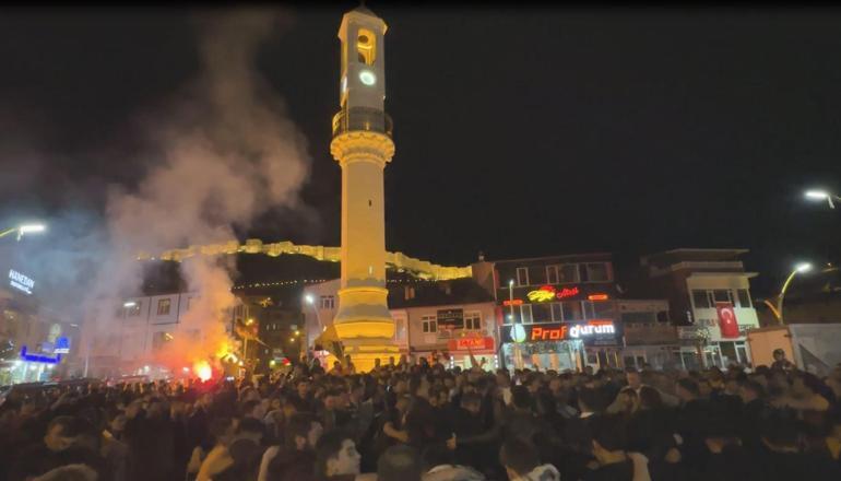 Bayburt’ta ‘barlı, davullu, zurnalı’ şampiyonluk kutlaması