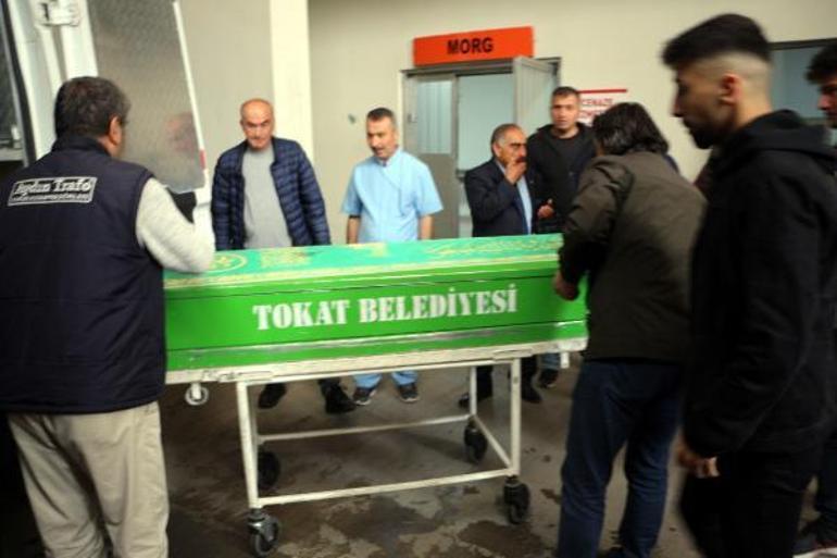 Köpeğe çarpmamak için ani manevra yaptığı kazada ölen öğretmenleri için gözyaşı döktüler