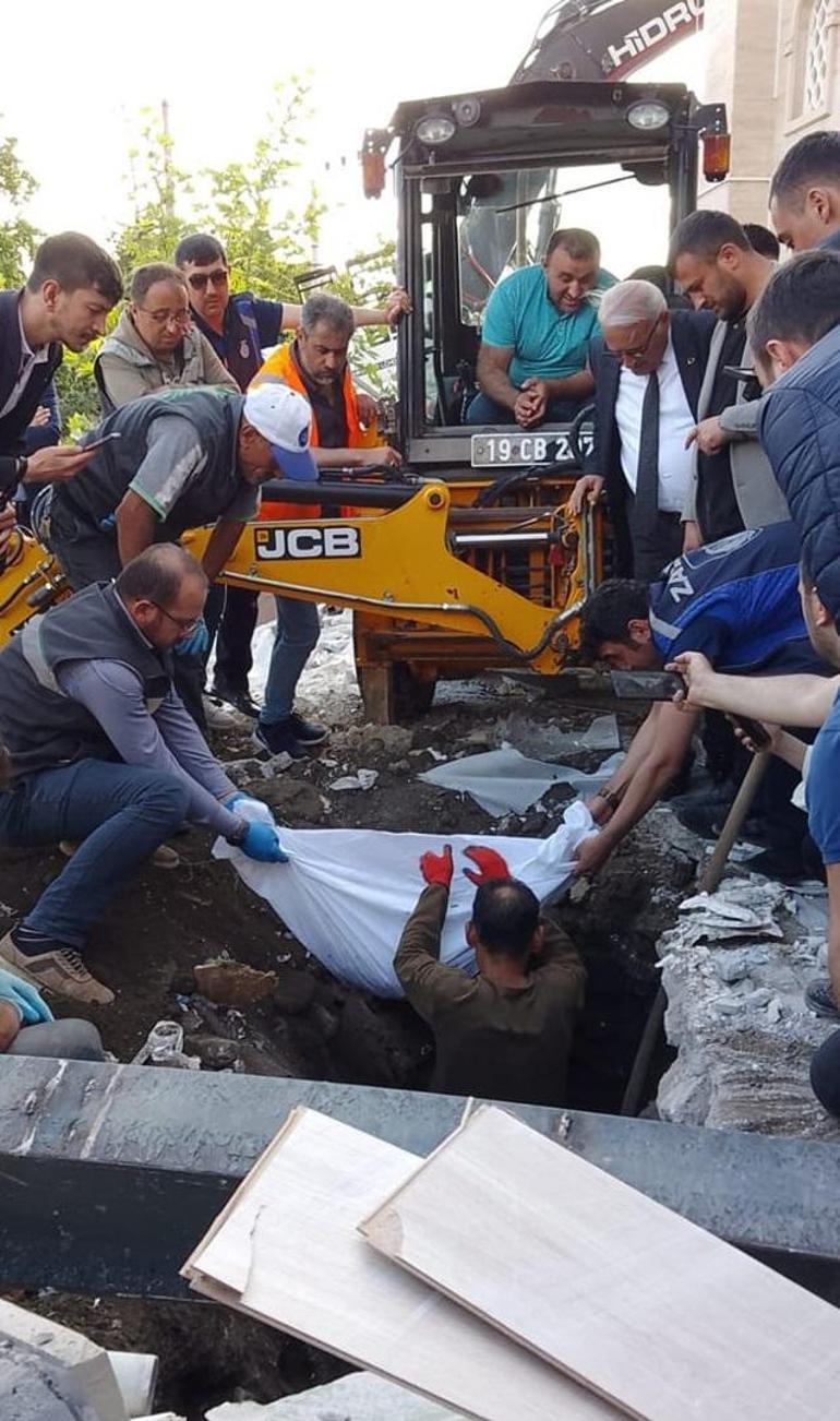 Yıkılan türbeden çıkarılan kemik parçaları inceleme için Hitit Üniversitesine gönderildi