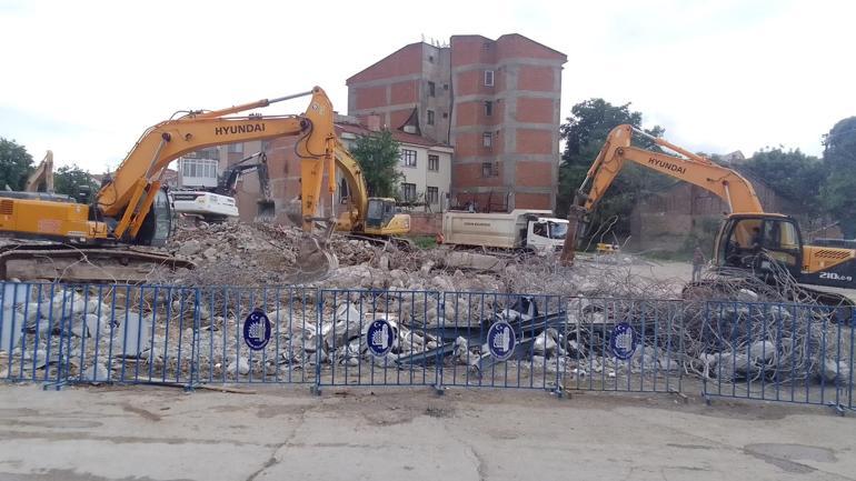 Yıkılan türbeden çıkarılan kemik parçaları inceleme için Hitit Üniversitesine gönderildi