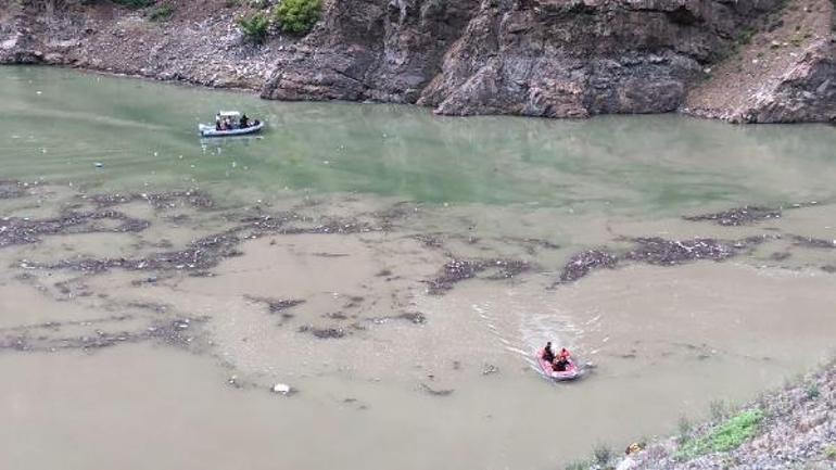 Çoruh Nehrine uçan kamyonun şoförünü arama çalışmalarında 10uncu gün