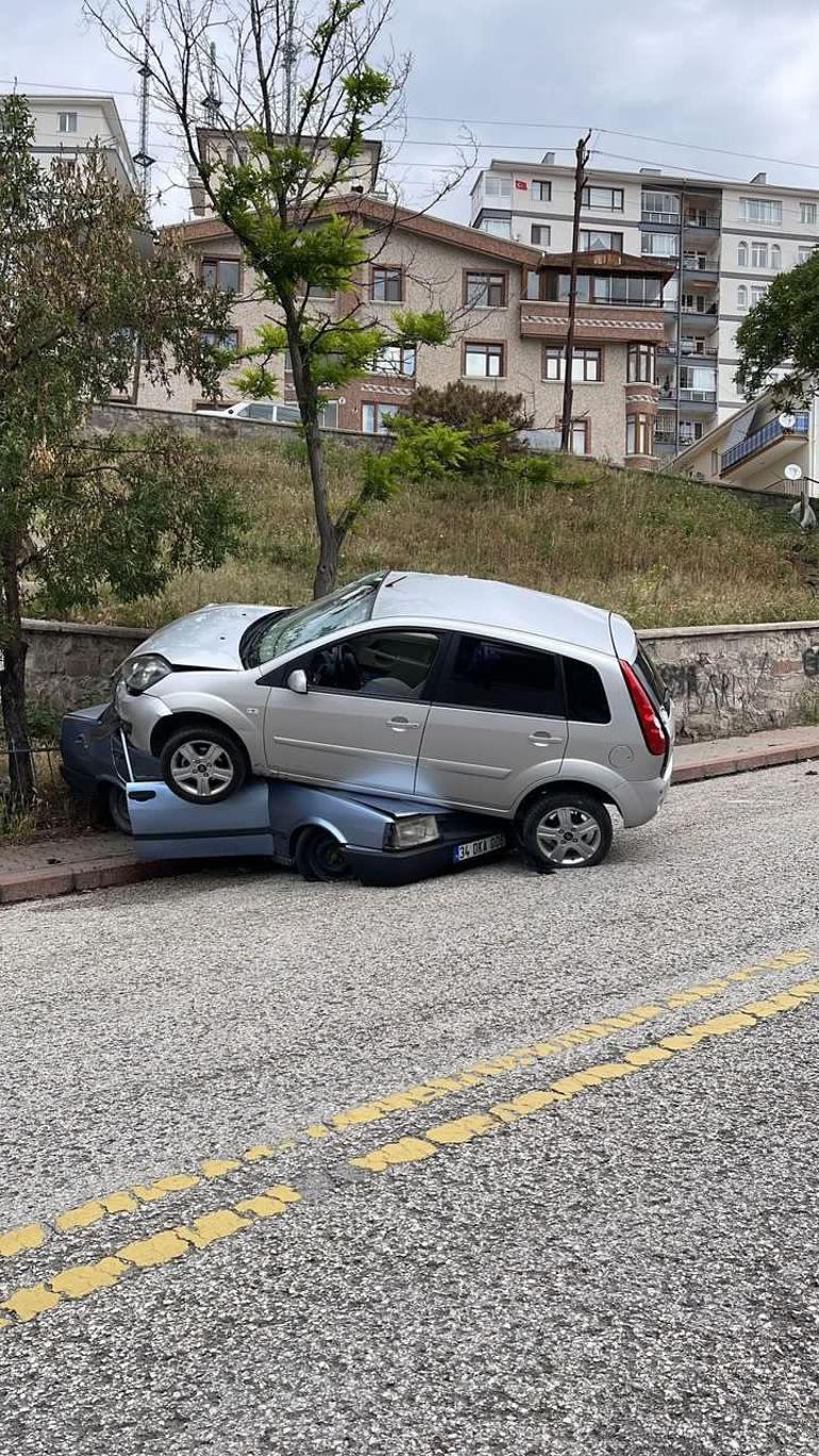 Alt yoldaki aracın üzerine düşen otomobilin sürücüsü yaralandı