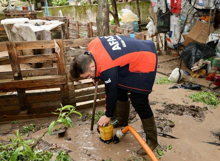 Bilecike 2 günde 23,3 kilogram yağış düştü; evleri su bastı