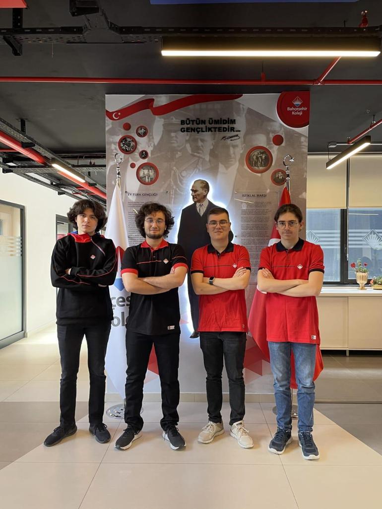 Bahçeşehir Koleji öğrencileri Asya Fizik Olimpiyatından madalya ile döndü