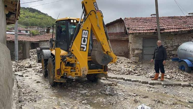 Seyitgazide sel suları çekildi, temizlik ve onarım başladı