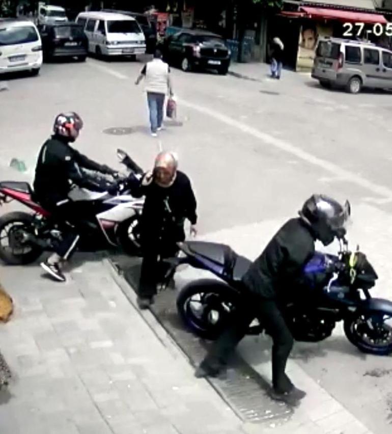 Avcılarda otoparktan motosiklet hırsızlığı kamerada
