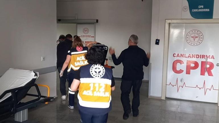 Kazada yaralanan kızını acil servisin önünde karşıladı