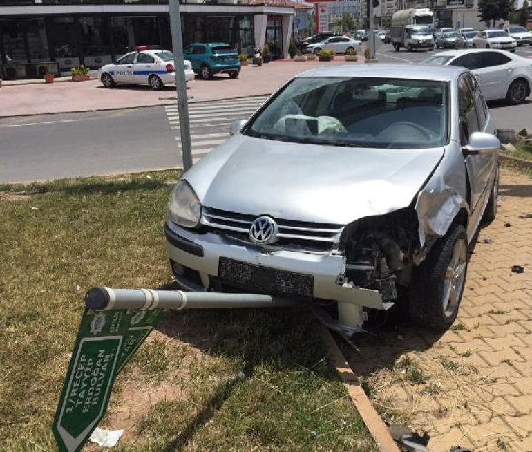 Kazada yaralanan kızını acil servisin önünde karşıladı