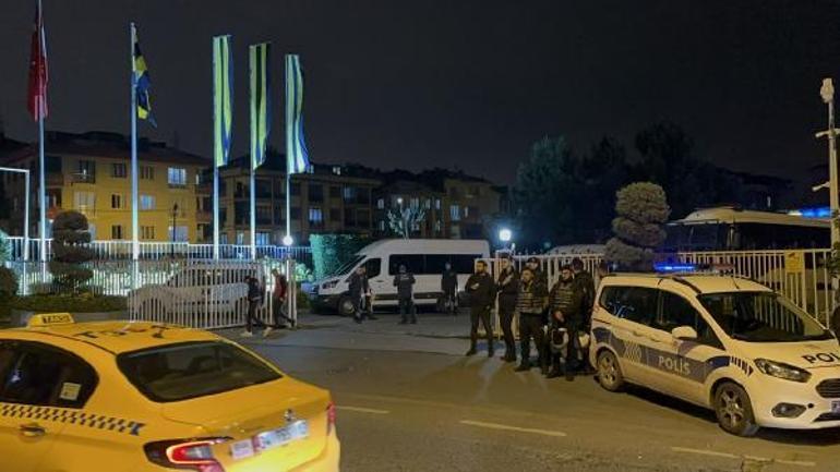 Samandırada toplanan Fenerbahçe taraftarından yumurtalı ve soğanlı protesto