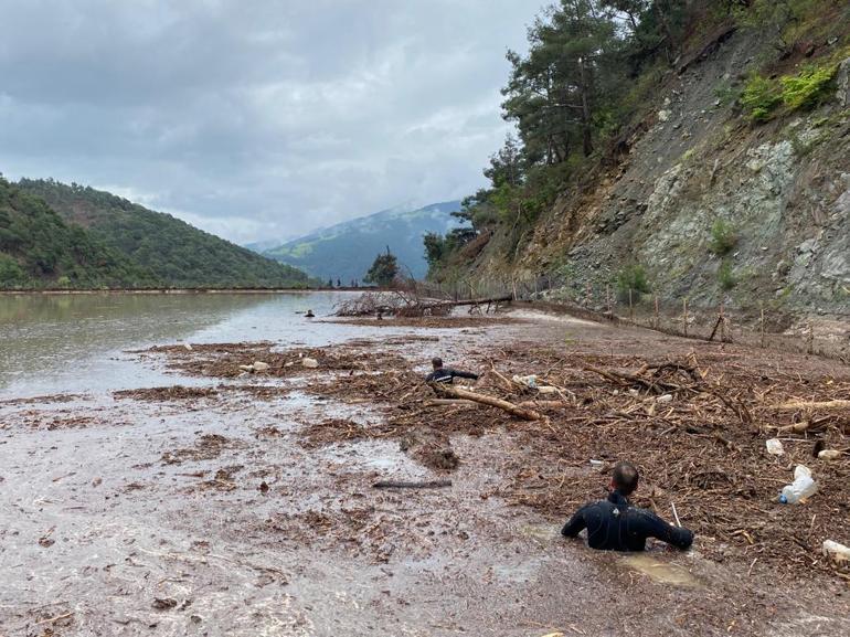 Amasya’da otomobil sel sularına kapıldı: 1 ölü, 1 kayıp