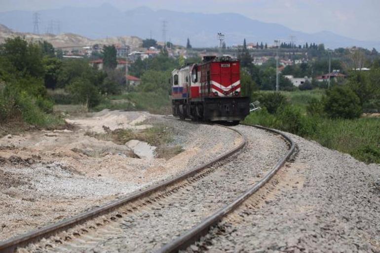 Selde çöken tren hattında onarım çalışması devam ediyor