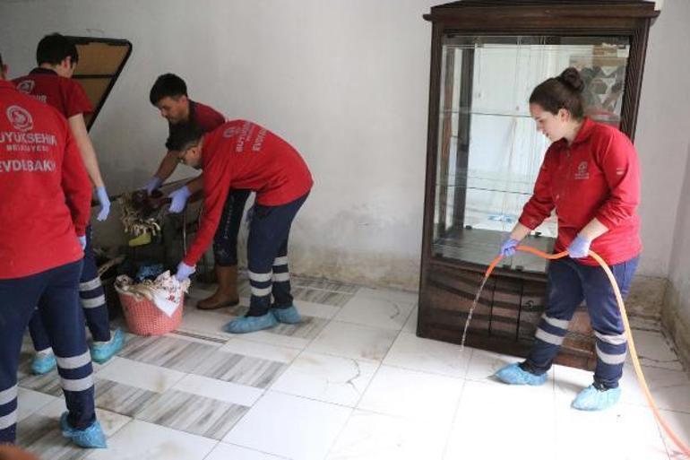 Selde çöken tren hattında onarım çalışması devam ediyor