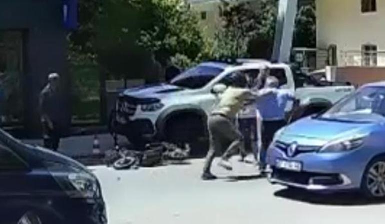 Sürücüler kavga ederken motosikleti çaldı