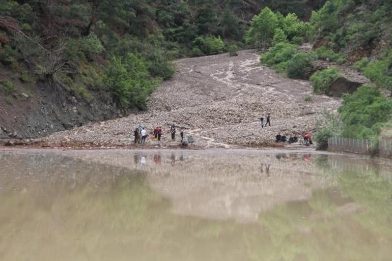 Amasya’da otomobil sel sularına kapıldı: 1 ölü, 1 kayıp