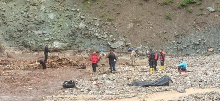 Amasya’da otomobil sel sularına kapıldı: 1 ölü, 1 kayıp