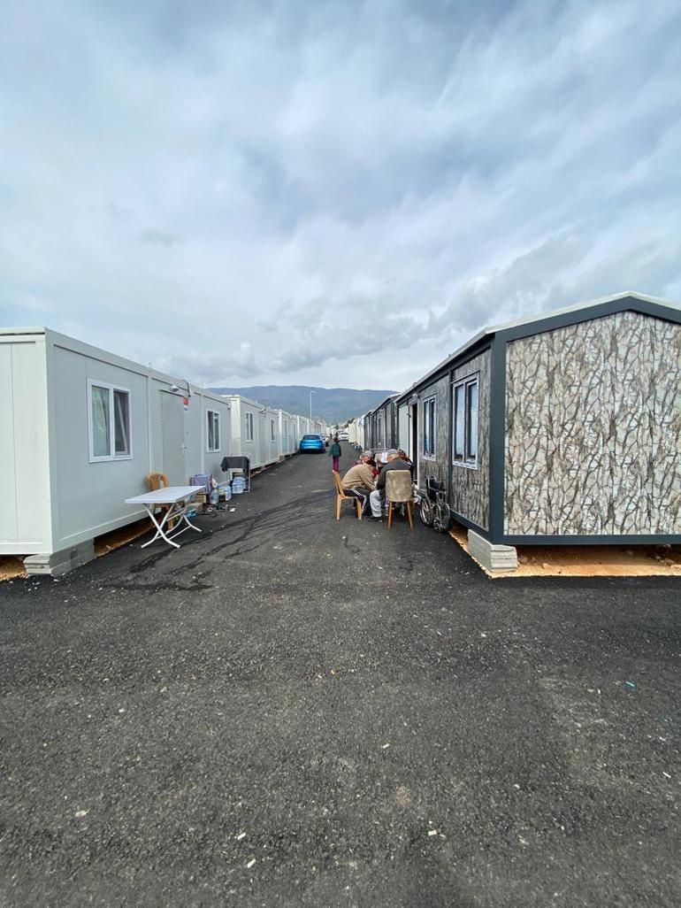 Akademisyenler depremzedelerle el ele verdi; yaşam köyü kuruldu