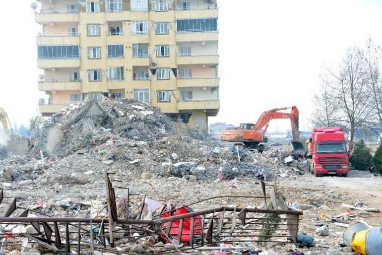 Depremde yıkılan Ebrar Sitesi’nin bir müteahhidi daha tutuklandı
